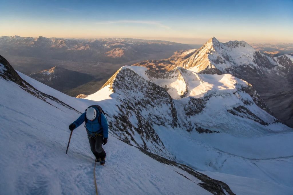 découvrez l'ascension du huayna potosi, une aventure inoubliable au cœur des paysages majestueux de la bolivie. préparez-vous pour une expérience unique entre défis et beauté naturelle.