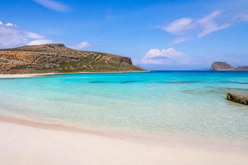 découvrez kreta balos beach, une plage idyllique en crète célèbre pour ses eaux cristallines et son sable blanc immaculé, parfaite pour des vacances inoubliables.